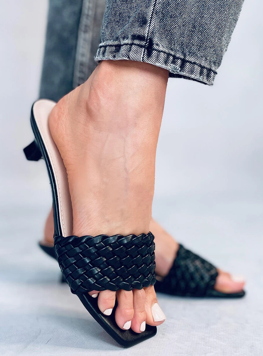 Klapki na niskim obcasie ARRITOLA BLACK