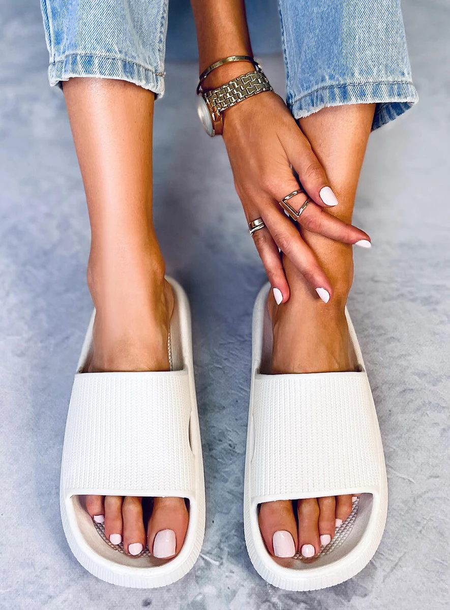 Klapki poduszkowe YANG WHITE - obrazek 2