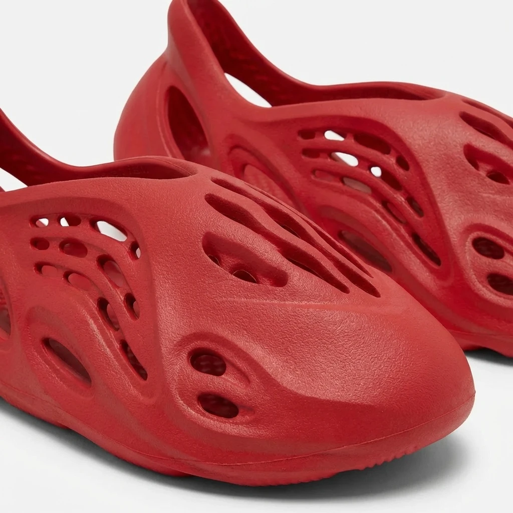 Adidas Yeezy Foam RNNR Vermillion GW3355 - buty czerwone - obrazek 6